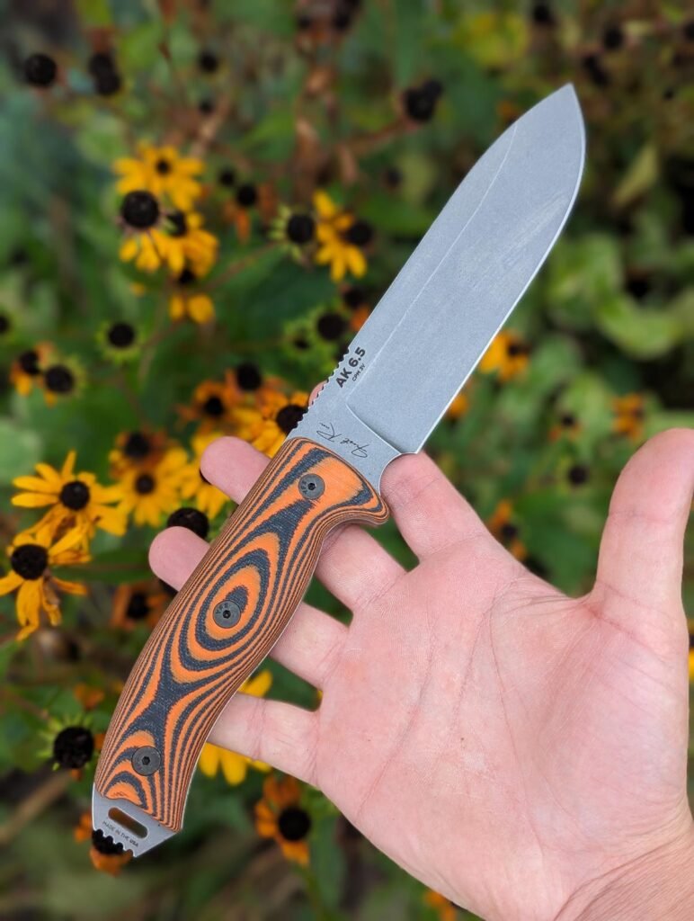 Person holding a knife in their right hand